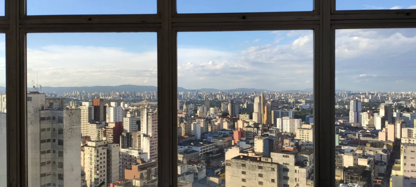 Vista panorâmica do espaço comercial no Centro de São Paulo
